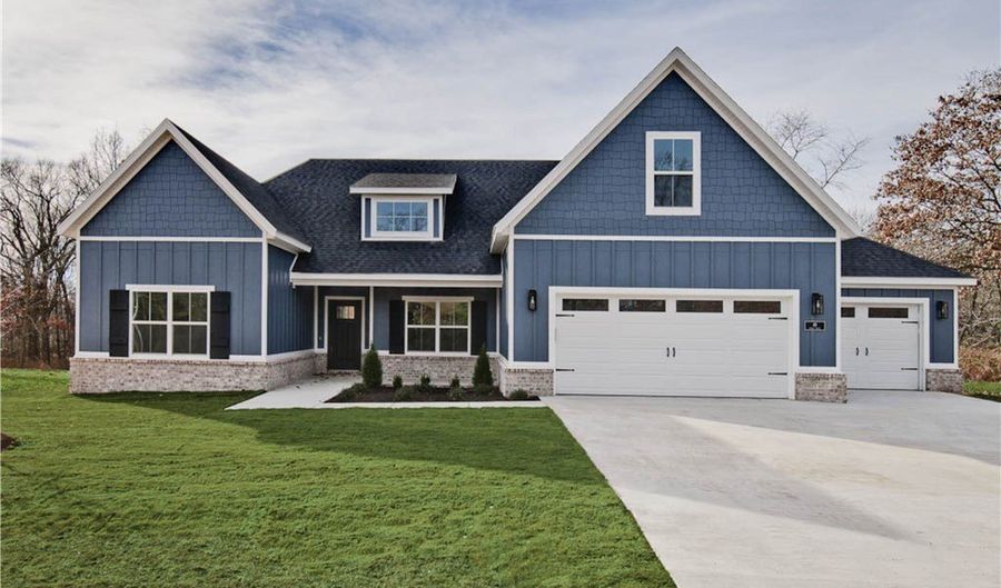 10 McGinnis Ln, Bella Vista, AR 72715 - 5 Beds, 3 Bath