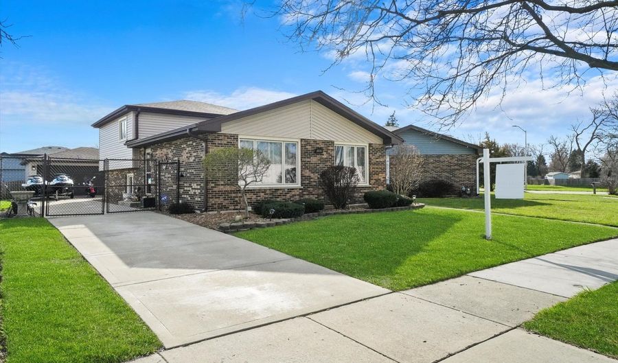 12820 S Blossom Dr, Alsip, IL 60803 - 4 Beds, 2 Bath