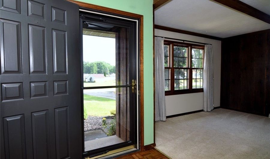 1585 Hemlock Dr, Ashtabula, OH 44004 - 3 Beds, 3 Bath