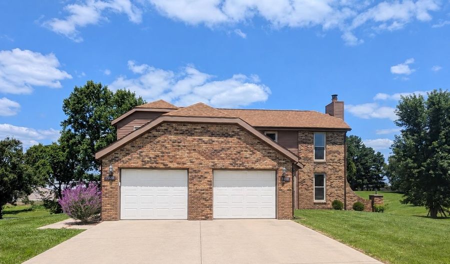 7018 Sherman Dr, Aurora, IN 47001 - 4 Beds, 4 Bath