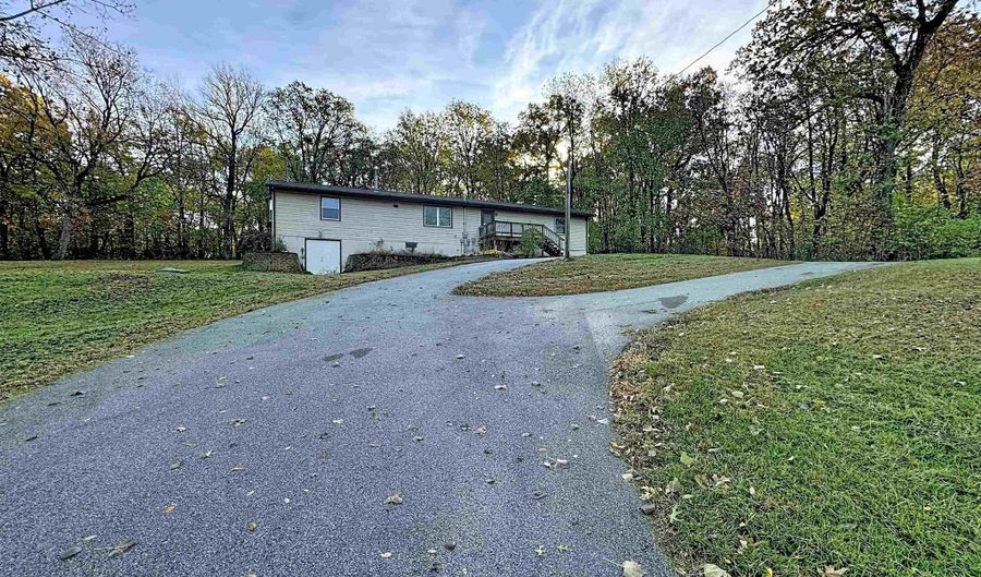 6520 US Hwy 150, Alpha, IL 61413 - 3 Beds, 3 Bath