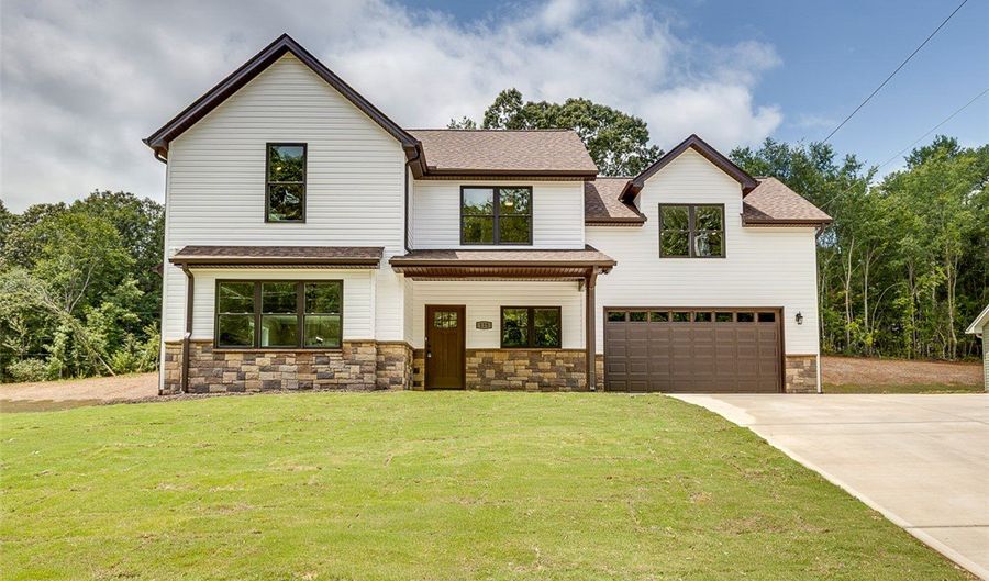 125 Hidden Lake Dr, Anderson, SC 29625 - 4 Beds, 3 Bath