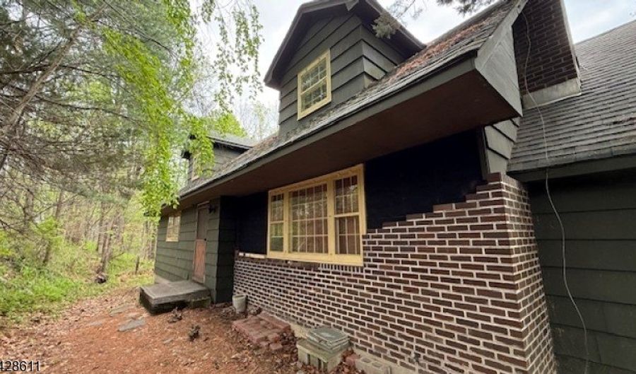 1865 Rt565, Alloway, NJ 07418 - 4 Beds, 2 Bath