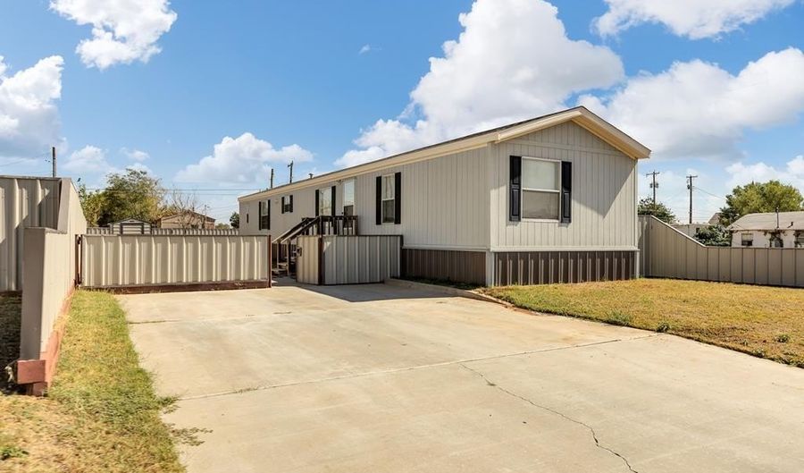 500 NE 1st, Andrews, TX 79714 - 3 Beds, 2 Bath