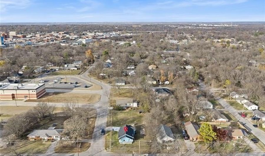 603 SE 4th Ave, Ardmore, OK 73401 - 2 Beds, 2 Bath