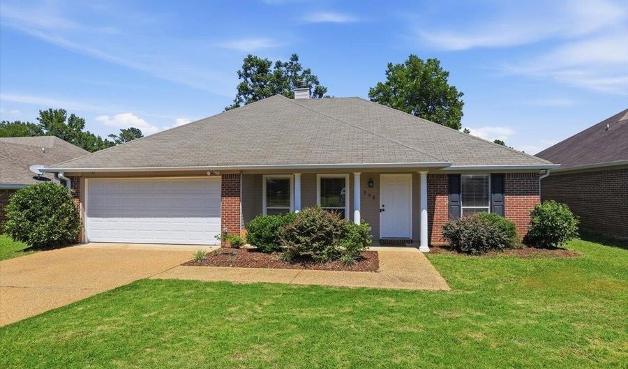 203 Edgewater Branch Dr, Brandon, MS 39042 - 3 Beds, 2 Bath
