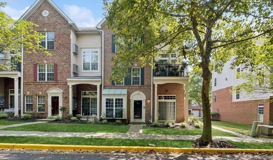 9806 SPANISH OAK Way #126, Bowie, MD 20721 - 3 Beds, 3 Bath