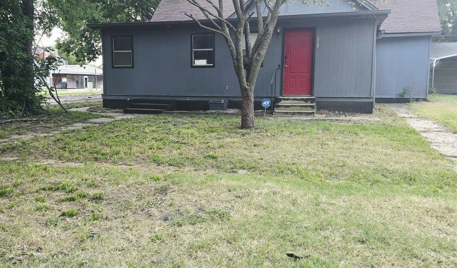 519 S B St, Arkansas City, KS 67005 - 3 Beds, 2 Bath