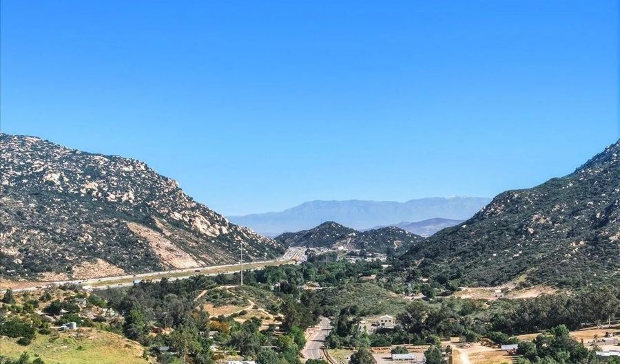 5461 Rainbow Crk, Fallbrook, CA 92028 - 4 Beds, 1 Bath