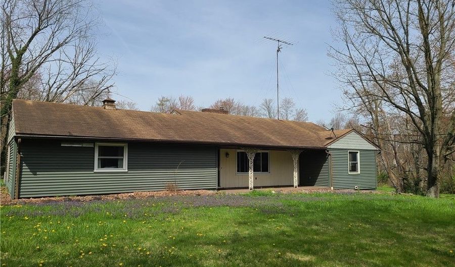 9228 N Lima Rd, Youngstown, OH 44514 - 3 Beds, 3 Bath