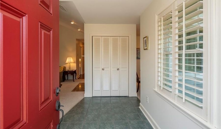 318 Corey Ln 318, Middletown, RI 02842 - 2 Beds, 2 Bath