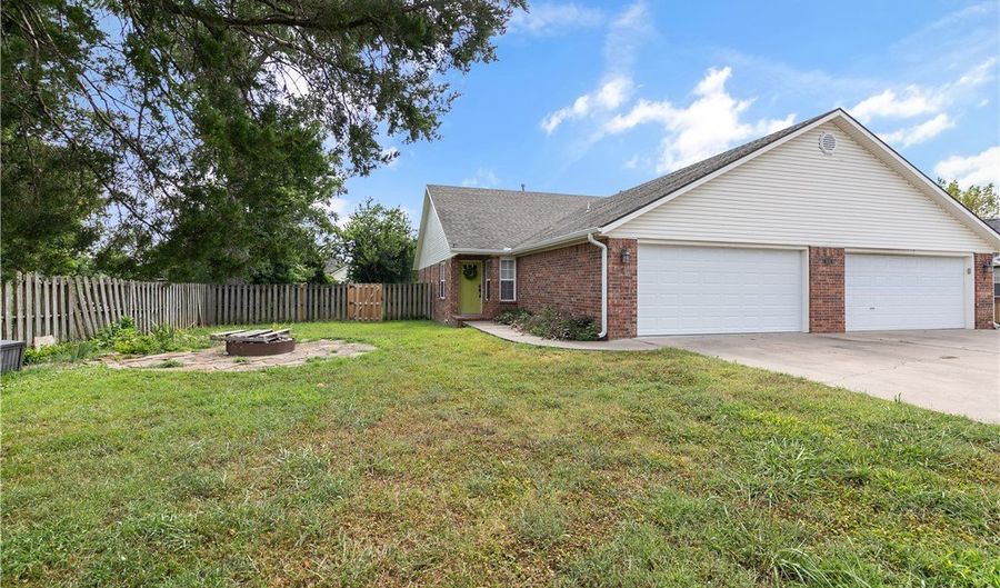 910 NW A St 2, Bentonville, AR 72712 - 3 Beds, 2 Bath