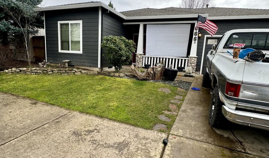 866 S Haskell St, Central Point, OR 97502 - 3 Beds, 2 Bath
