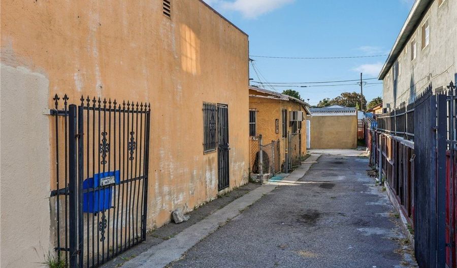 3309 W Florence, Los Angeles, CA 90043 - 4 Beds, 2 Bath