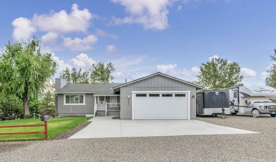 981 Mitch Dr, Gardnerville, NV 89460 - 5 Beds, 4 Bath
