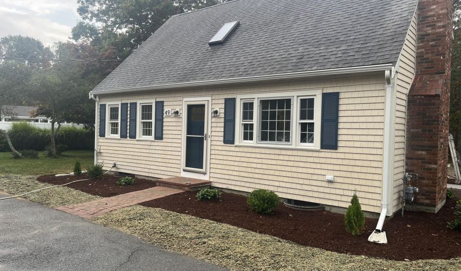 49 Burnham St, Barnstable, MA 02630 - 3 Beds, 2 Bath