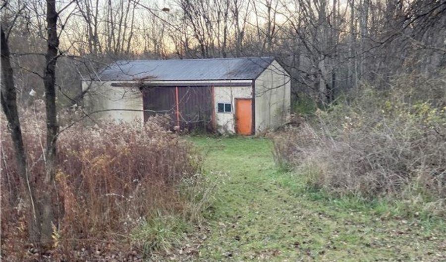 215 Cehily Rd, Allegheny Twp., PA 15068 - 3 Beds, 1 Bath