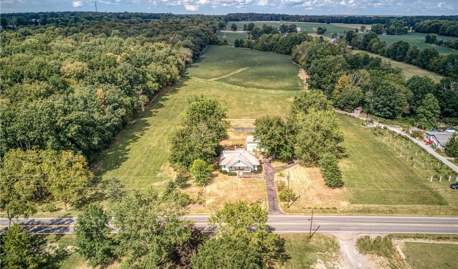 12355 Edison St NE, Alliance, OH 44601 - 3 Beds, 2 Bath