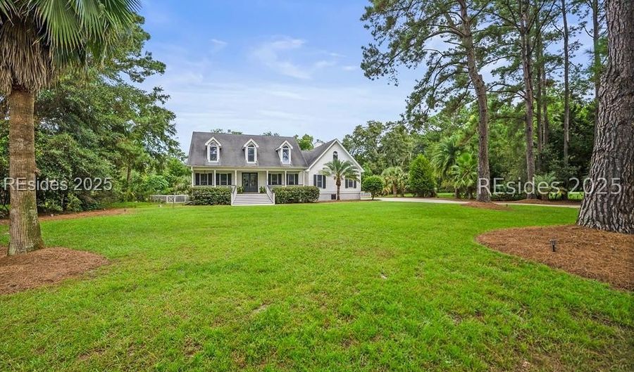 30 Dolphin Point Dr, Beaufort, SC 29907 - 5 Beds, 4 Bath