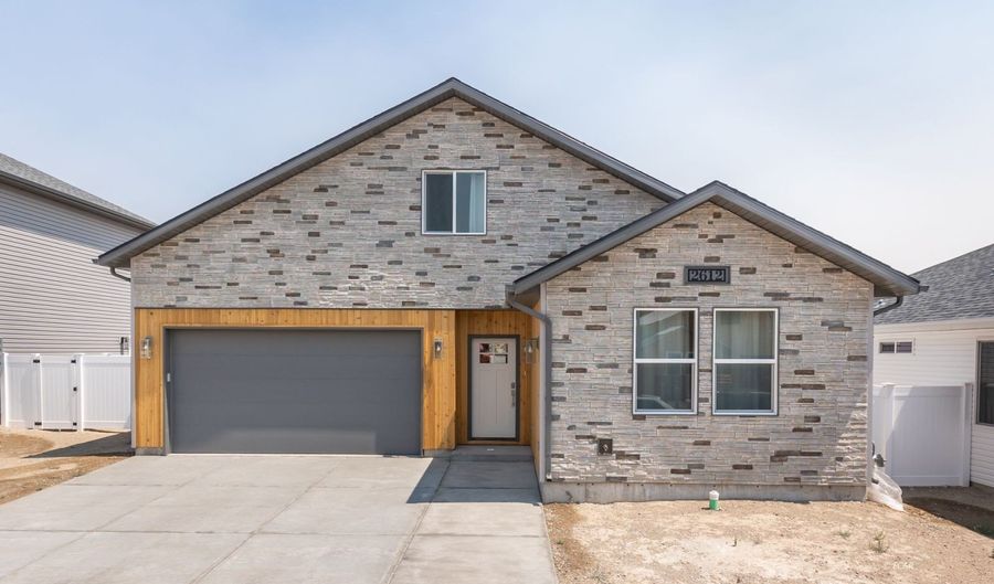 2612 Platinum Dr, Elko, NV 89801 - 5 Beds, 3 Bath