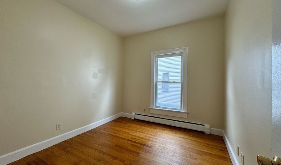 251 Black Rock Ave 1R, Bridgeport, CT 06605 - 1 Beds, 1 Bath