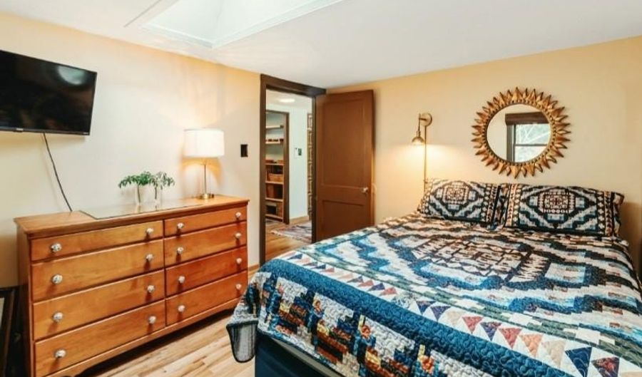168 Avondale Rd, Asheville, NC 28803 - 2 Beds, 1 Bath