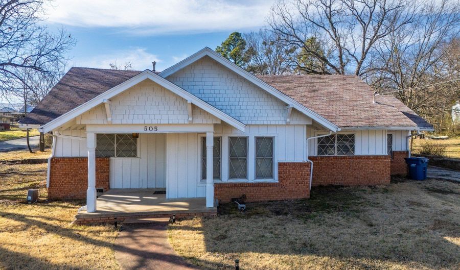 565 S California Ave, Atoka, OK 74525 - 3 Beds, 2 Bath