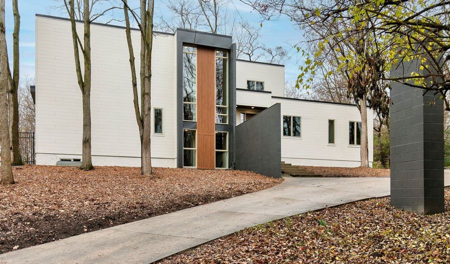 8830 NW 35th St, Ankeny, IA 50023 - 5 Beds, 4 Bath