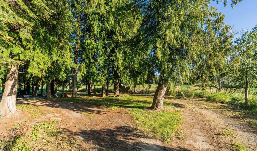 46 Lannigan Rd, Bonners Ferry, ID 83805 - 3 Beds, 1 Bath