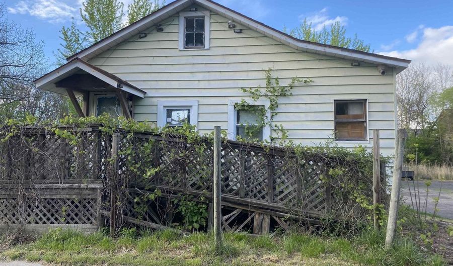 330 Nelson, Adrian, MI 49221 - 1 Beds, 2 Bath