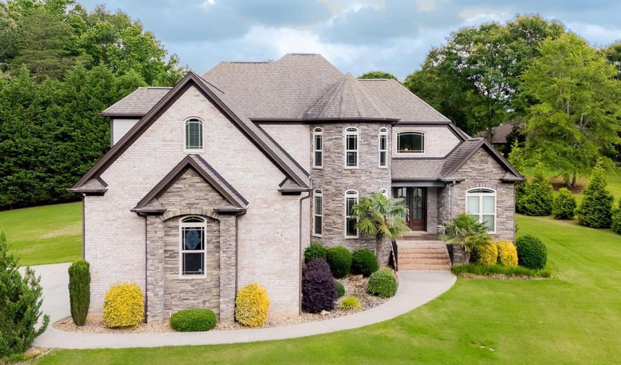 740 N Alamosa Dr, Boiling Springs, SC 29316 - 4 Beds, 3 Bath