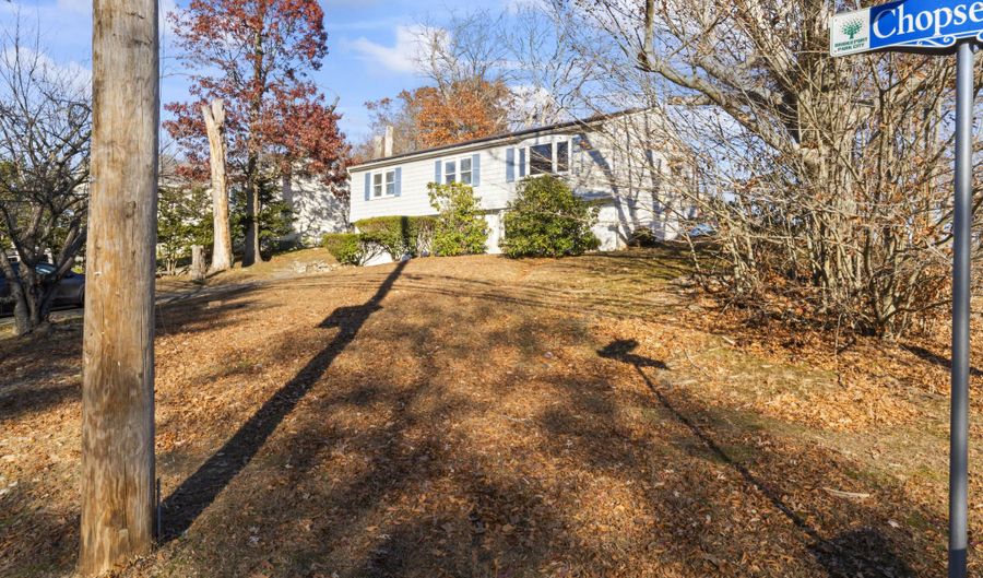 1800 Chopsey Hill Rd, Bridgeport, CT 06606 - 3 Beds, 1 Bath