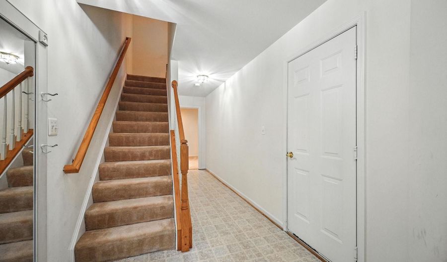6949 BANCHORY Ct, Alexandria, VA 22315 - 3 Beds, 4 Bath