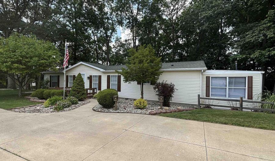 140 Lane 120 Lime Lake Ln, Angola, IN 46703 - 3 Beds, 2 Bath