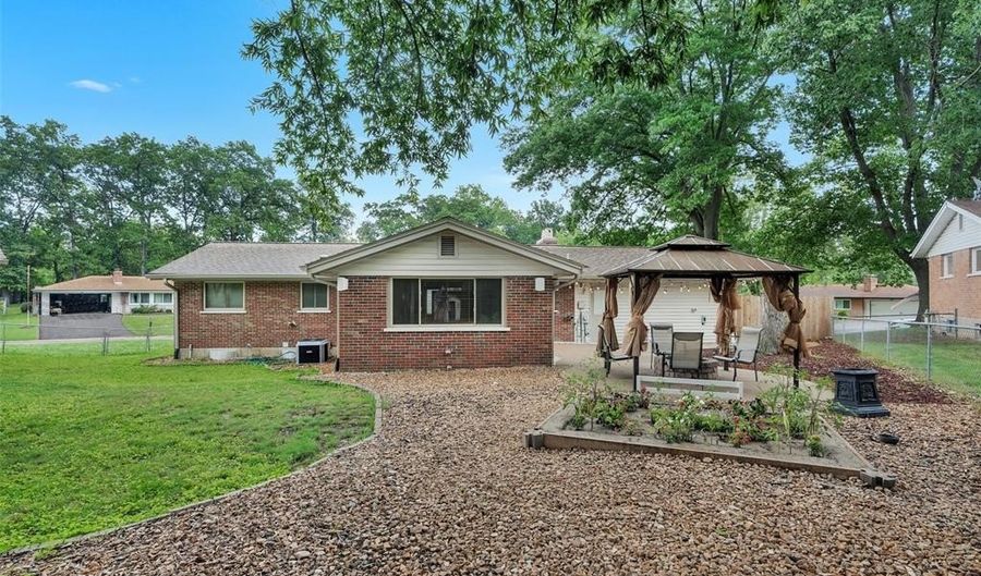 157 Romine Cir, Ballwin, MO 63011 - 3 Beds, 3 Bath