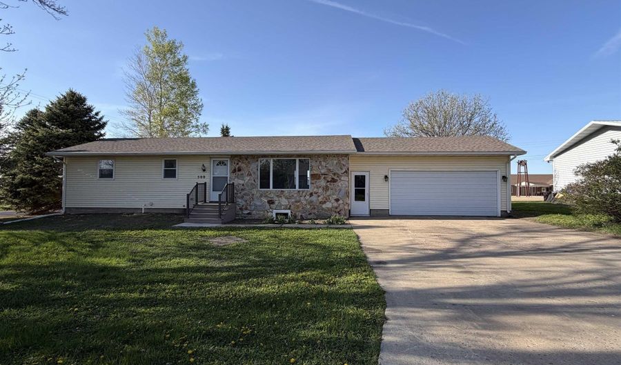 500 E 9th St, Bridgewater, SD 57319 - 4 Beds, 2 Bath
