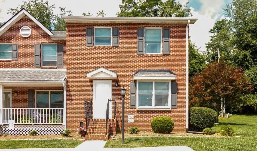 803 NE Edgemont North St, Abingdon, VA 24210 - 2 Beds, 3 Bath