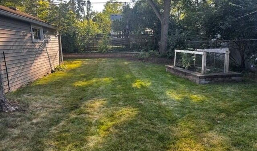 907 Bruce St, Ann Arbor, MI 48103 - 3 Beds, 1 Bath