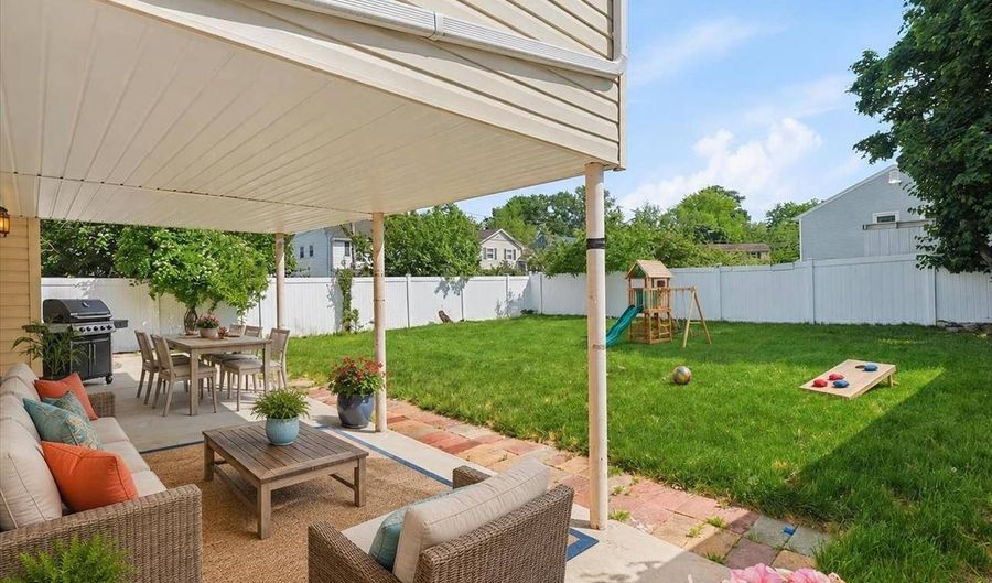 27 CAROLYN Rd, Belleville, NJ 07109 - 5 Beds, 3 Bath