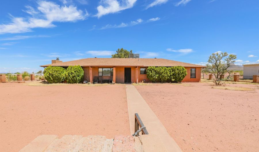 102 Mountain Meadow Rd, Alamogordo, NM 88310 - 3 Beds, 2 Bath