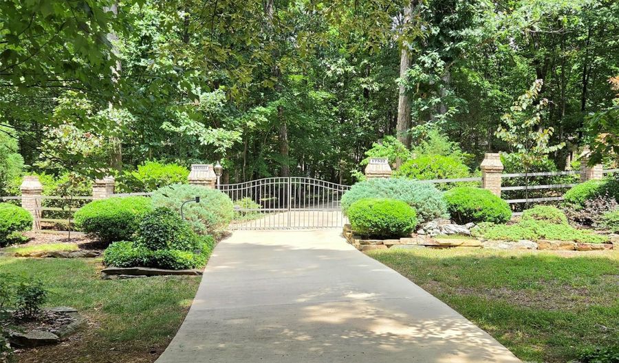 17532 Efird Rd, Albemarle, NC 28001 - 4 Beds, 5 Bath