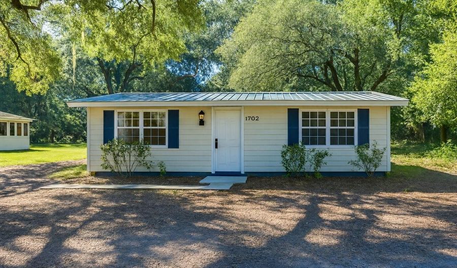 1702 Lafayette St, Beaufort, SC 29902 - 2 Beds, 1 Bath