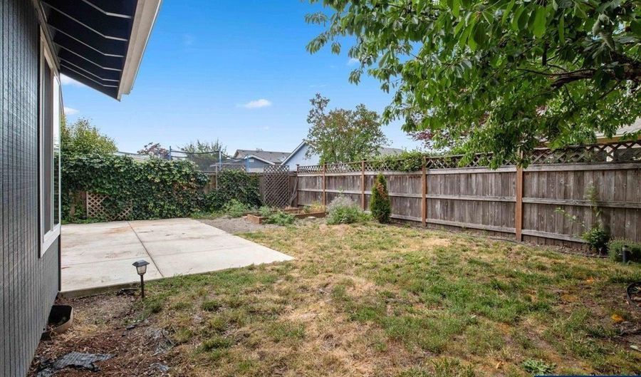 2279 Chicago Ct SE, Albany, OR 97322 - 3 Beds, 3 Bath