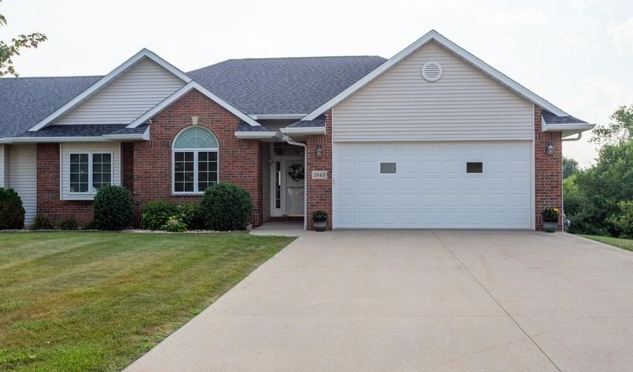 1943 Spyglass Dr, Asbury, IA 52002 - 4 Beds, 3 Bath