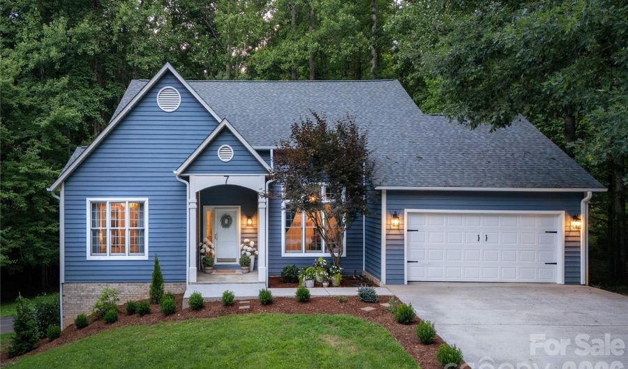 7 Oak Hollow Dr, Asheville, NC 28805 - 3 Beds, 3 Bath