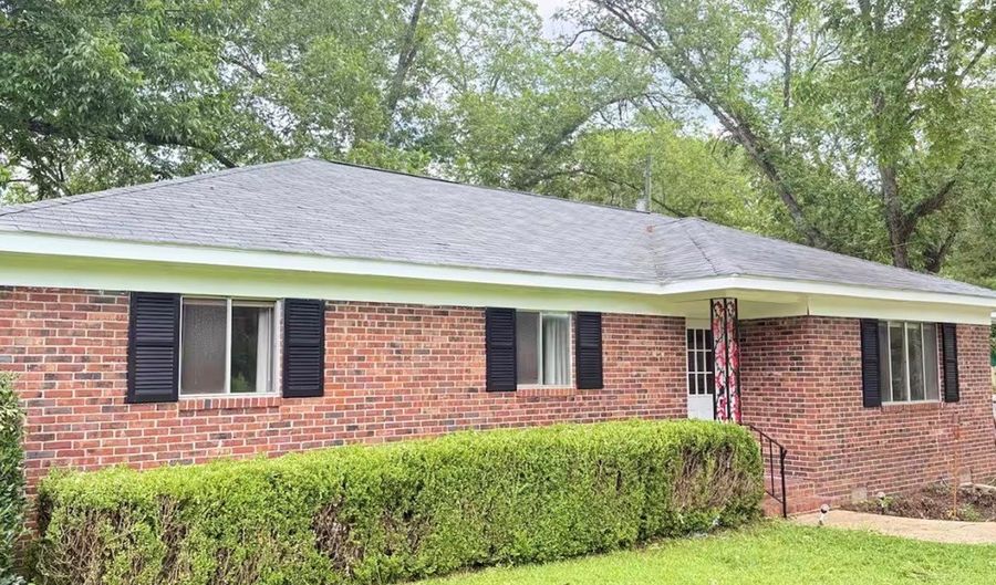 604 Johnson Rd, Albany, GA 31705 - 3 Beds, 2 Bath