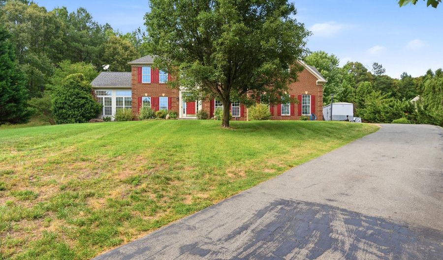 103 MATTAWOMAN Way, Accokeek, MD 20607 - 4 Beds, 5 Bath