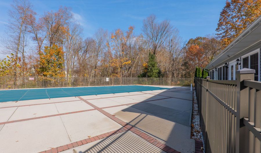 12 Oak Meadows Dr 12, Brookfield, CT 06804 - 2 Beds, 3 Bath