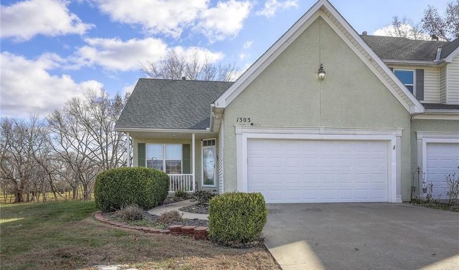 1303 N 158th Ct, Basehor, KS 66007 - 2 Beds, 2 Bath