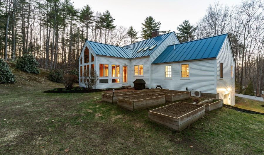 65 Moose Mountain Rd, Brookfield, NH 03872 - 3 Beds, 3 Bath